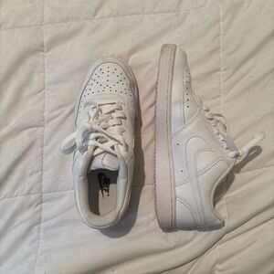 EUC Nike women’s low court vision | white Nike shoes | women’s size 7